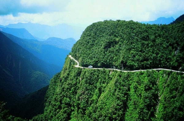 Prise de vue de la route dangereuse de Yungas en bolovie