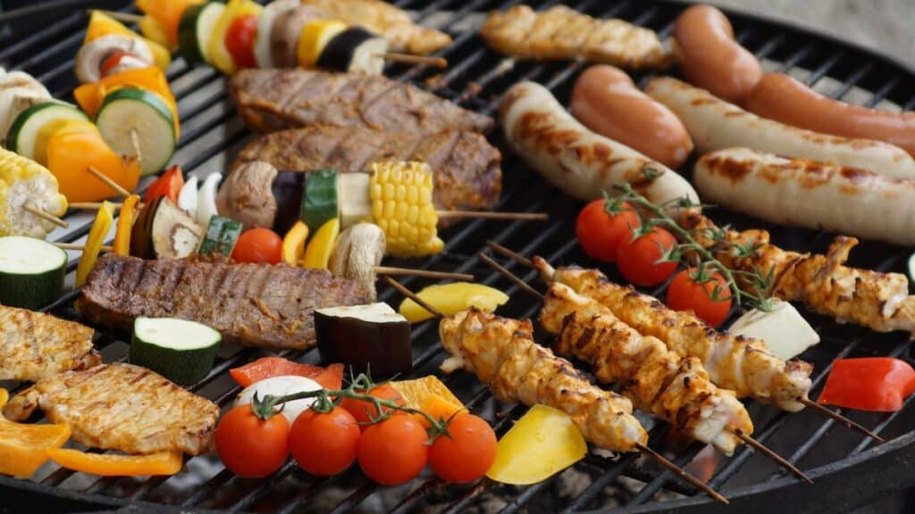 Ikea sort un barbecue de poche pour les soirées d'été entre amis partout où il vous plaira !